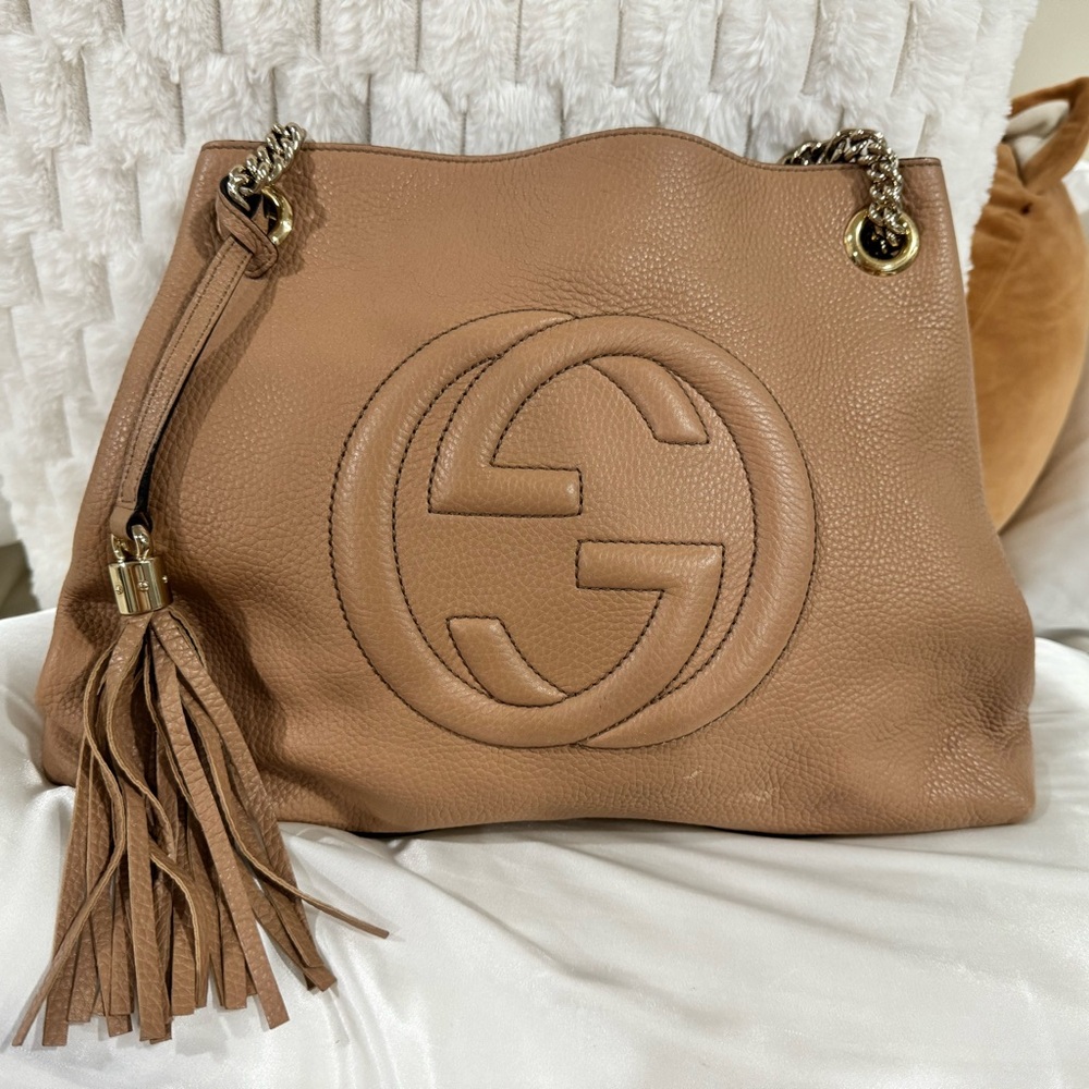 Gucci Medium Soho Chain Tote Bag
